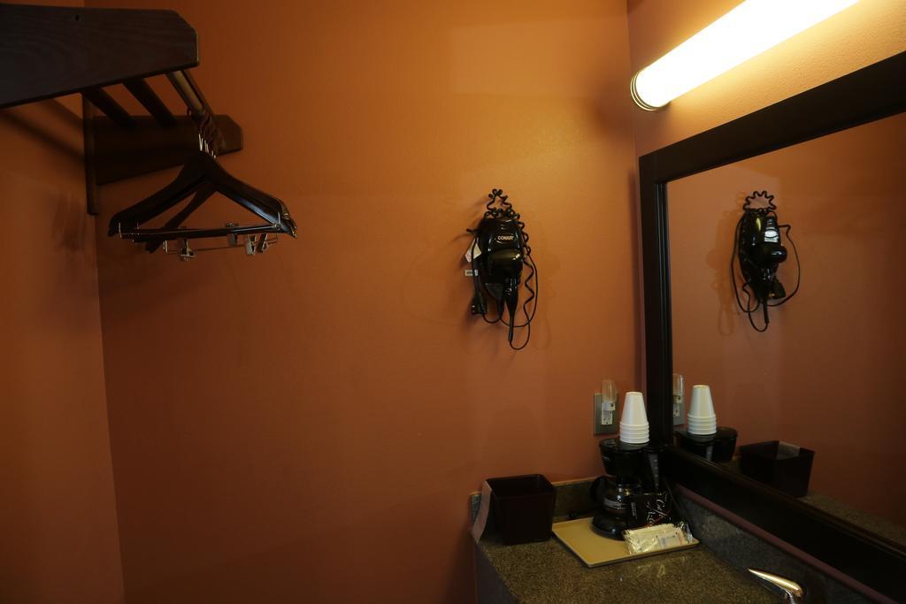 Theroff'S Motel Washington Экстерьер фото