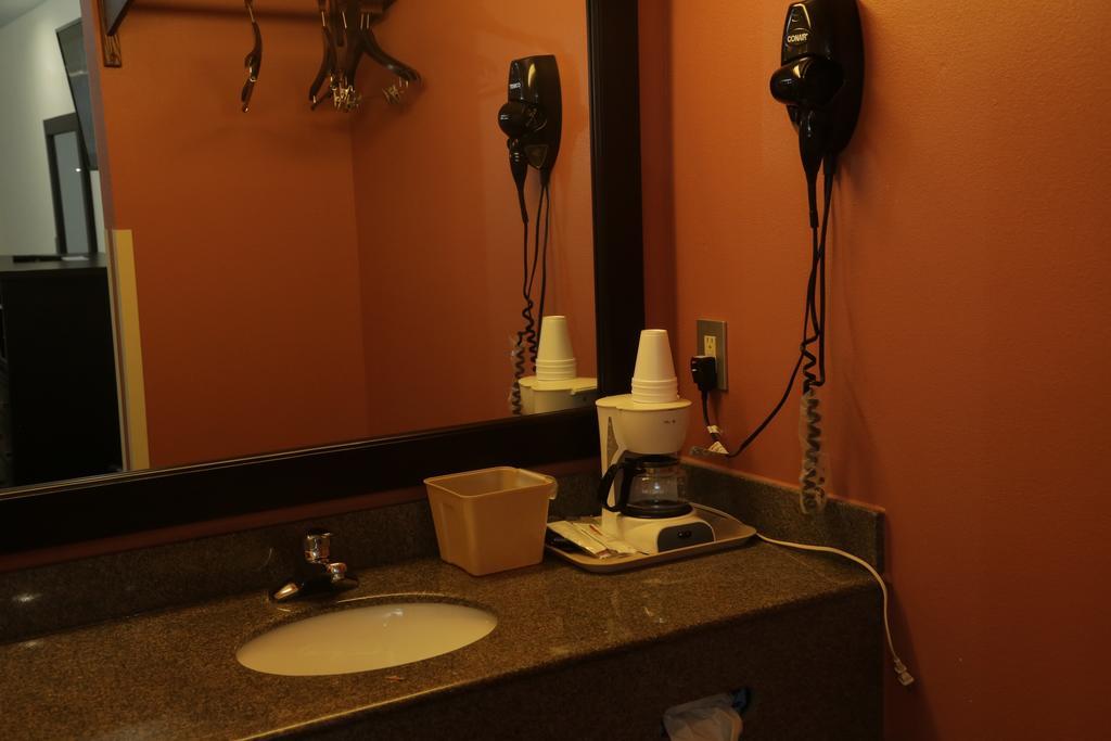 Theroff'S Motel Washington Экстерьер фото