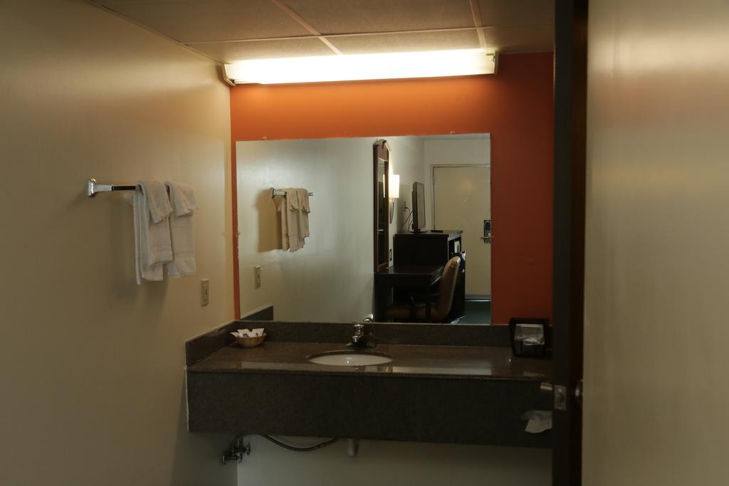 Theroff'S Motel Washington Экстерьер фото